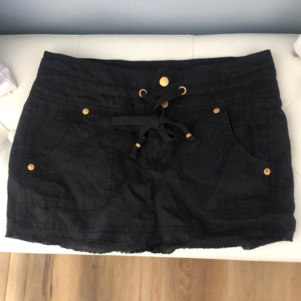 NWOT Guess black miniskirt